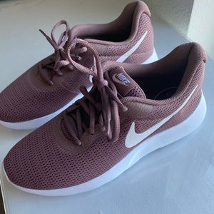 Nike Tanjun Shoes